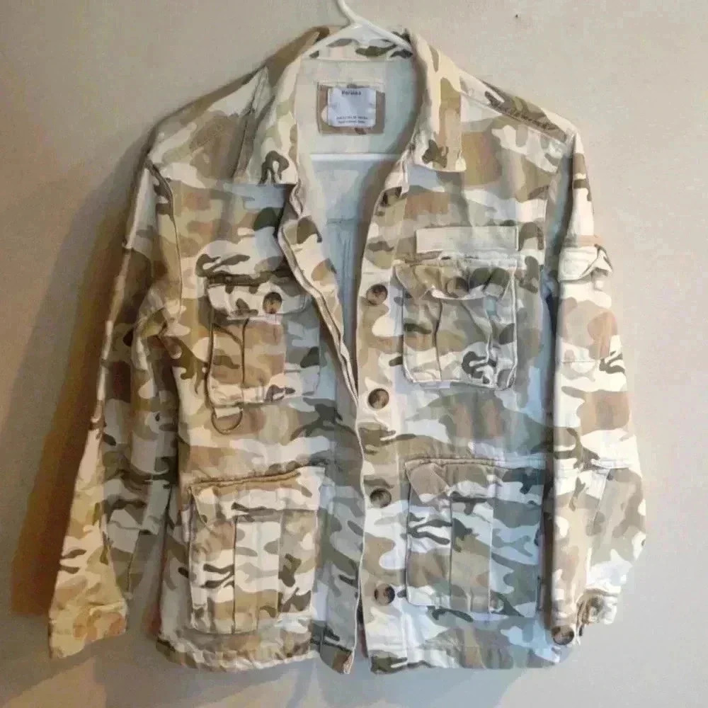 Bershka Women's XS White/ Green and tan Camouflage Denim Cargo Jean Jacket‎